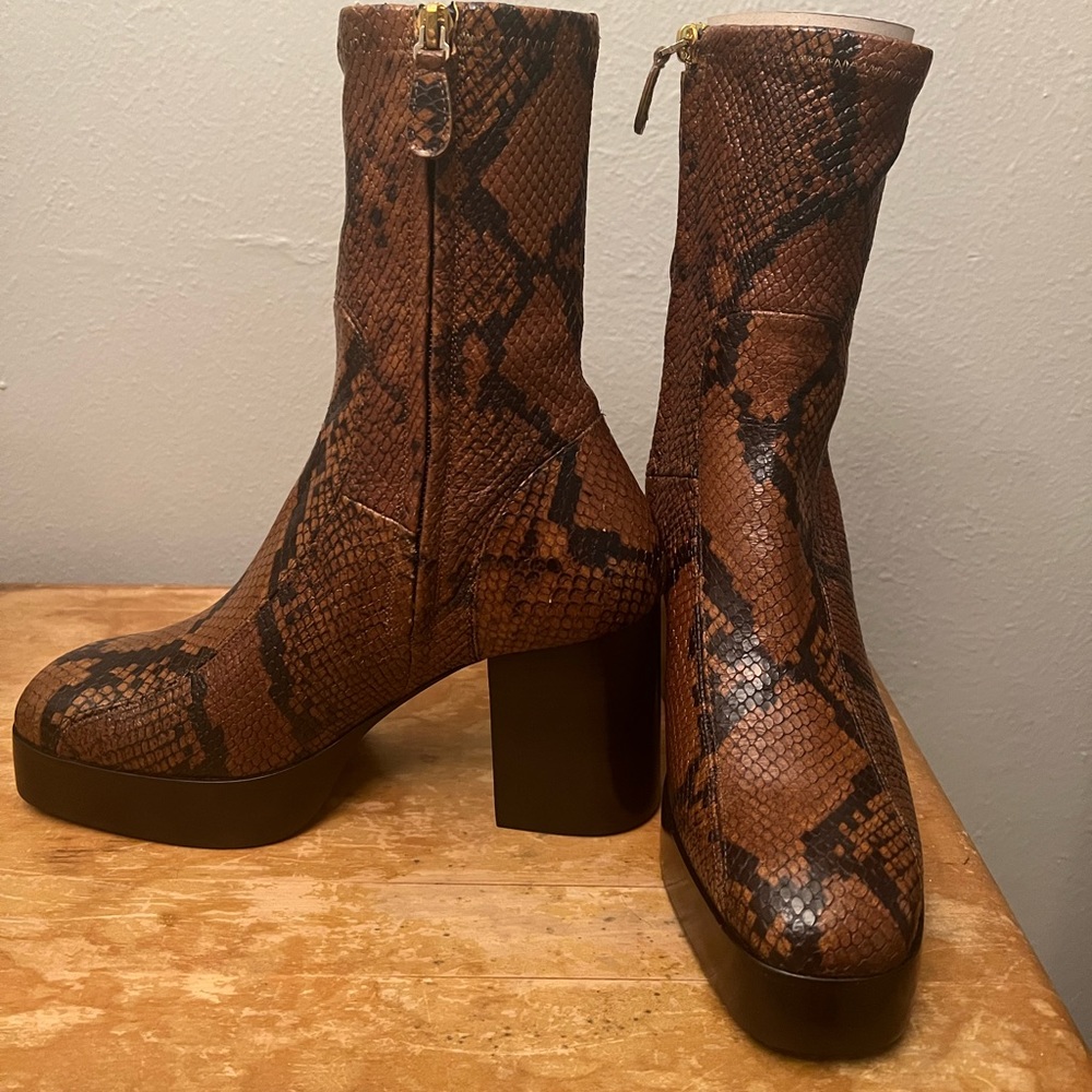 NWT Chloe Izzie Heeled Ankle Boots in Snake Print
